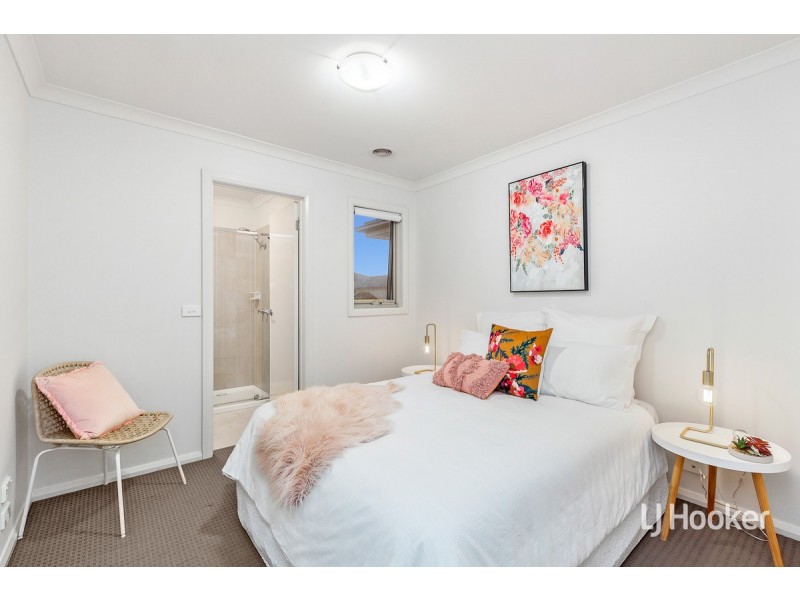 2B Corboy Close, Point Cook VIC 3030