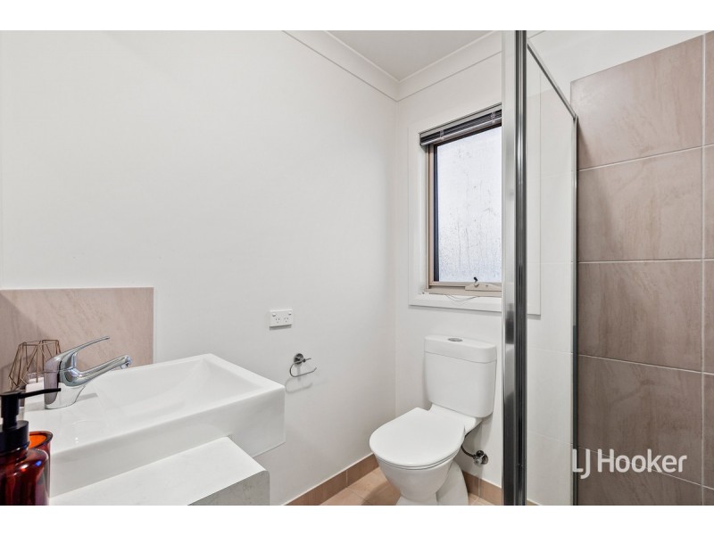 2B Corboy Close, Point Cook VIC 3030