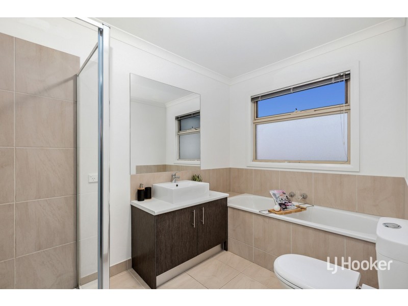 2B Corboy Close, Point Cook VIC 3030