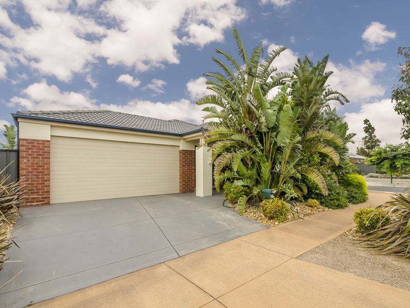 29 Lindsay Gardens, Point Cook VIC 3030