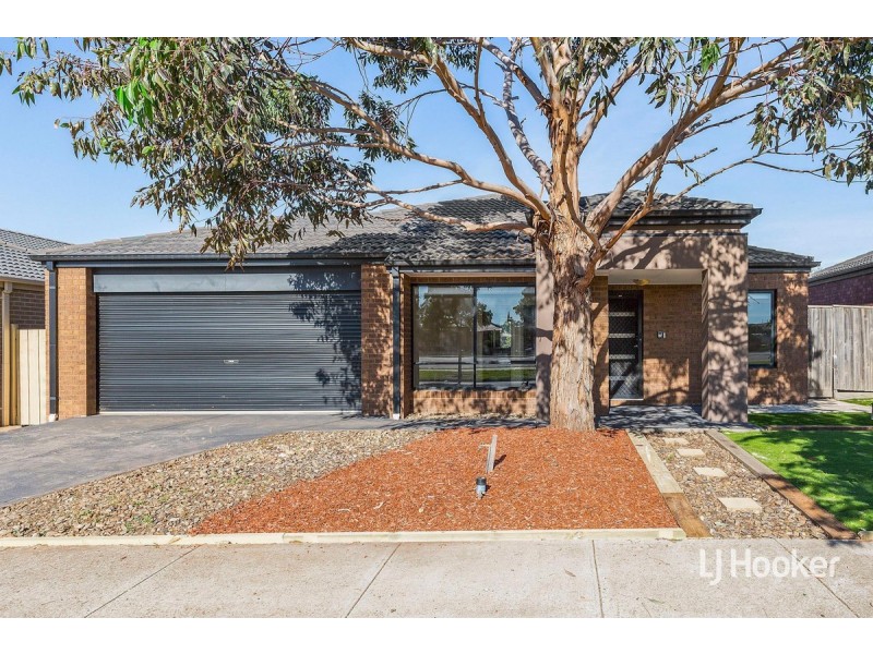 16 Cloudy Crescent, Point Cook VIC 3030