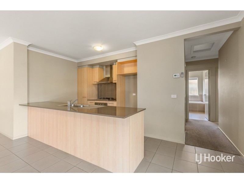 16 Cloudy Crescent, Point Cook VIC 3030