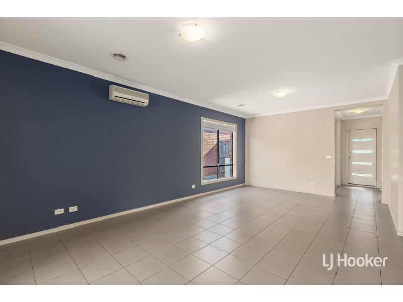 16 Cloudy Crescent, Point Cook VIC 3030