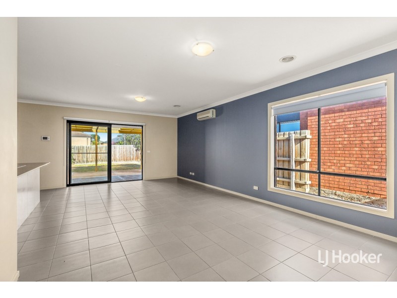 16 Cloudy Crescent, Point Cook VIC 3030