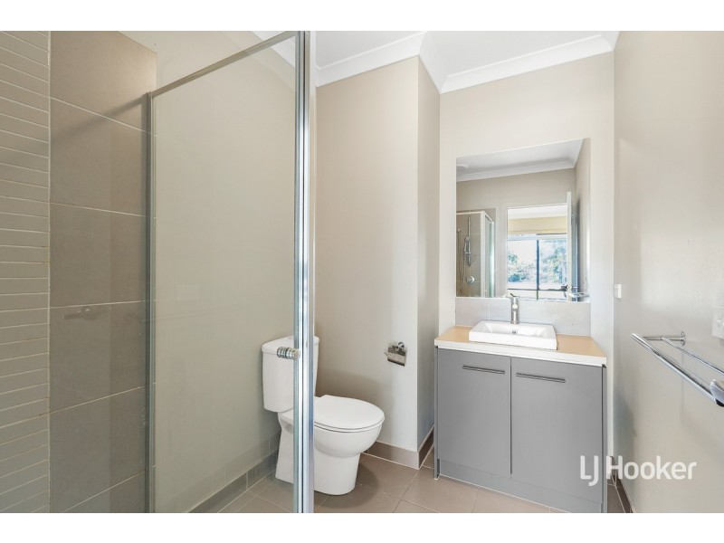 16 Cloudy Crescent, Point Cook VIC 3030