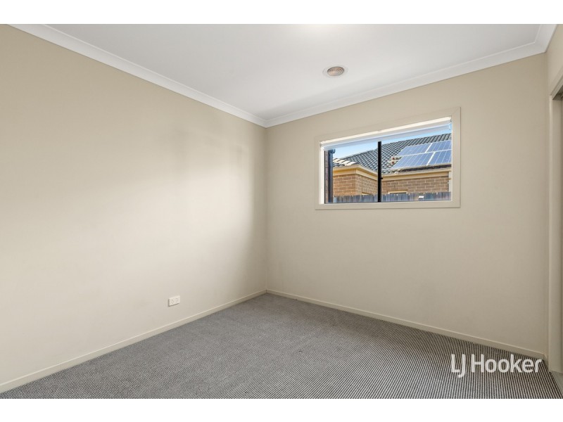 16 Cloudy Crescent, Point Cook VIC 3030