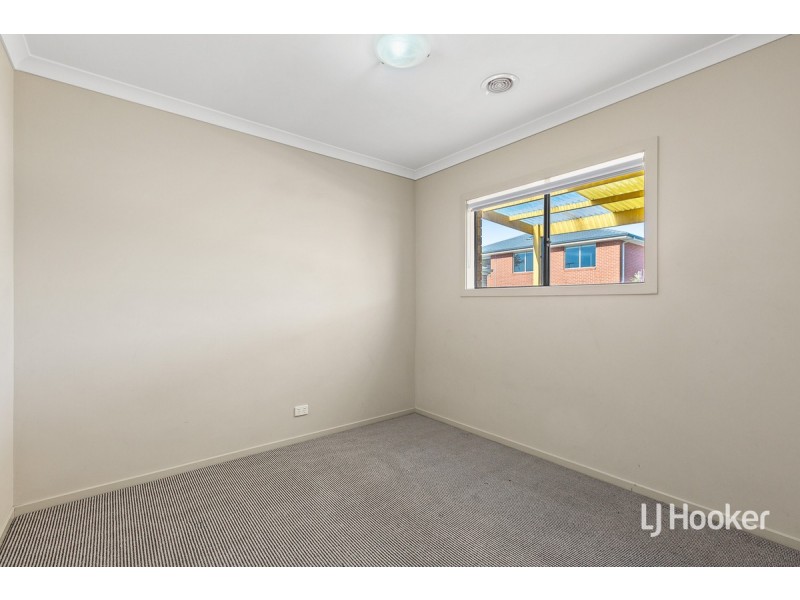 16 Cloudy Crescent, Point Cook VIC 3030