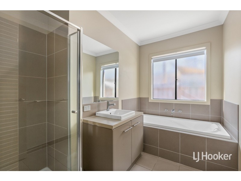 16 Cloudy Crescent, Point Cook VIC 3030