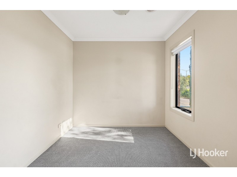 16 Cloudy Crescent, Point Cook VIC 3030