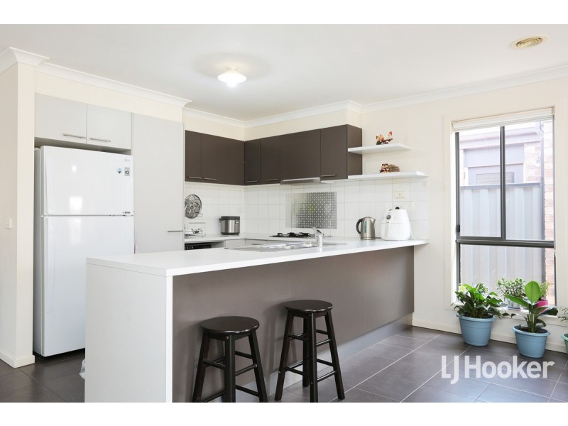 8 Vicky Court, Point Cook VIC 3030