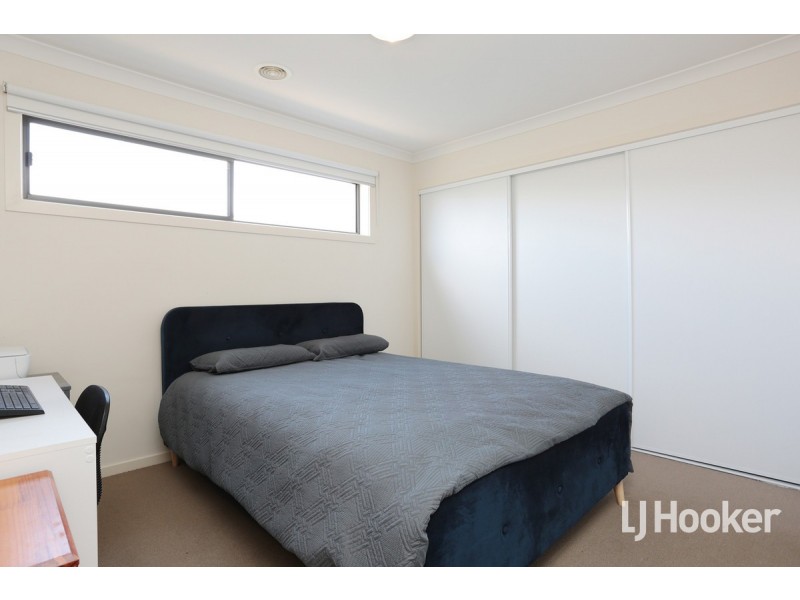 8 Vicky Court, Point Cook VIC 3030