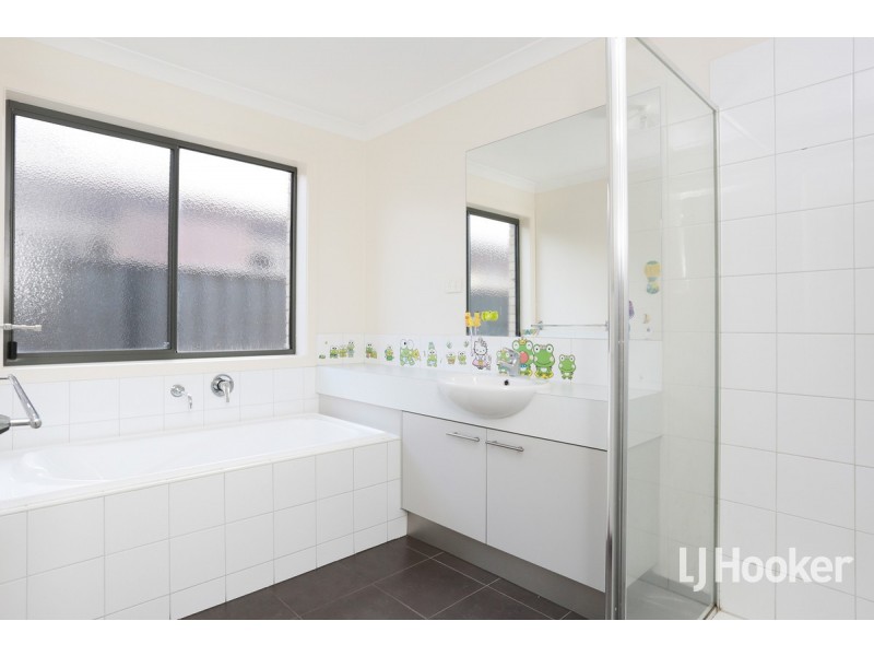 8 Vicky Court, Point Cook VIC 3030