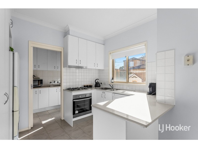 2/14 Mickleton Grove, Point Cook VIC 3030