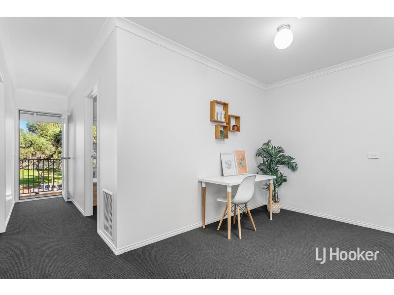 2/14 Mickleton Grove, Point Cook VIC 3030