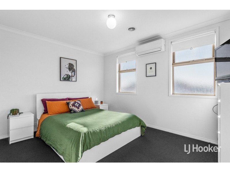 2/14 Mickleton Grove, Point Cook VIC 3030