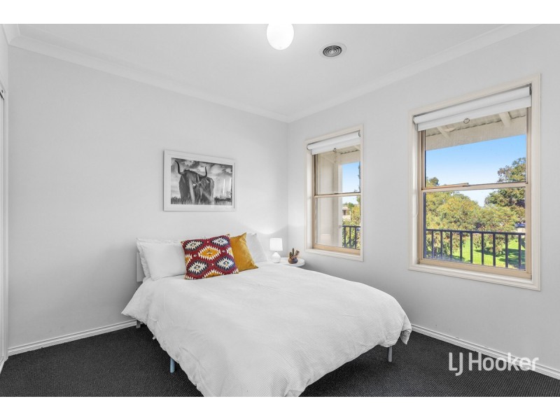 2/14 Mickleton Grove, Point Cook VIC 3030