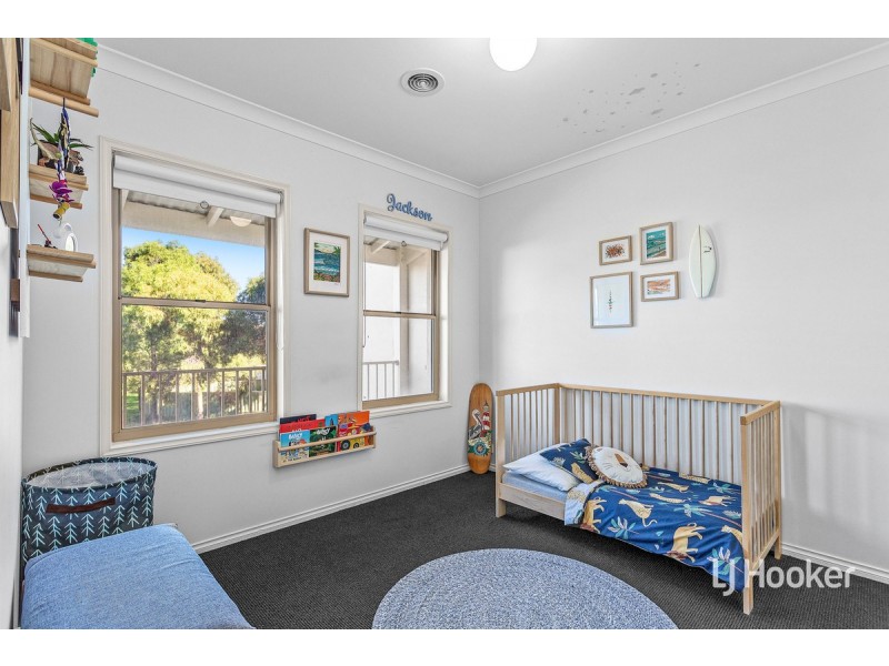 2/14 Mickleton Grove, Point Cook VIC 3030