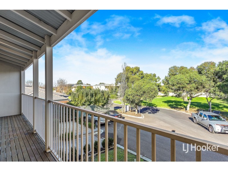 2/14 Mickleton Grove, Point Cook VIC 3030