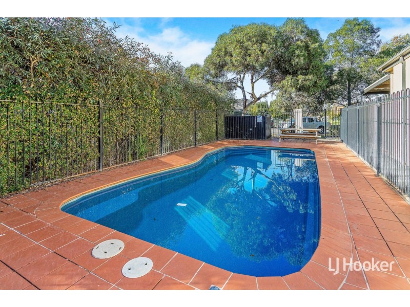 2/14 Mickleton Grove, Point Cook VIC 3030