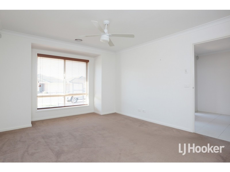 194 Sanctuary Lakes South Boulevar, Point Cook VIC 3030