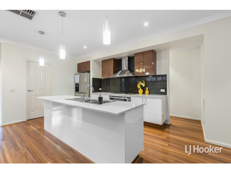 10 Allcrest Way, Truganina VIC 3029