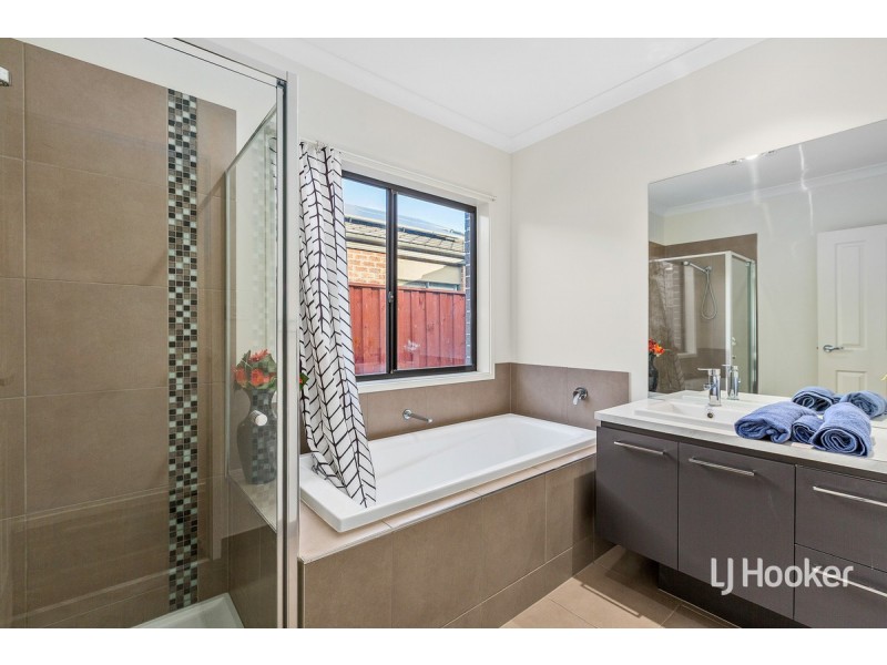 10 Allcrest Way, Truganina VIC 3029