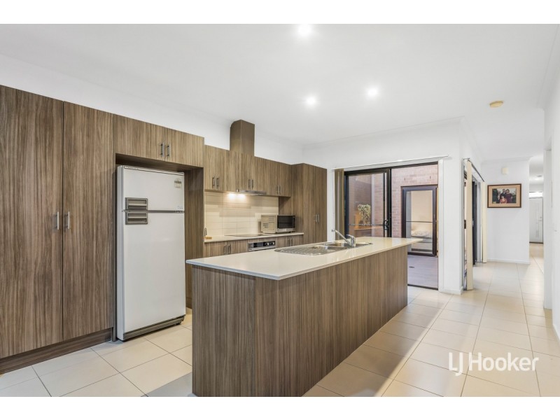 1/3 Santander Crescent, Point Cook VIC 3030