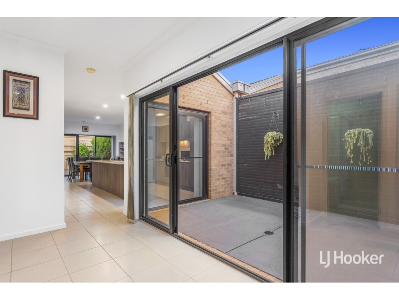 1/3 Santander Crescent, Point Cook VIC 3030