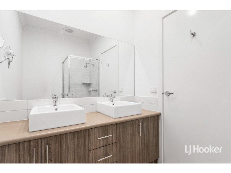 1/3 Santander Crescent, Point Cook VIC 3030