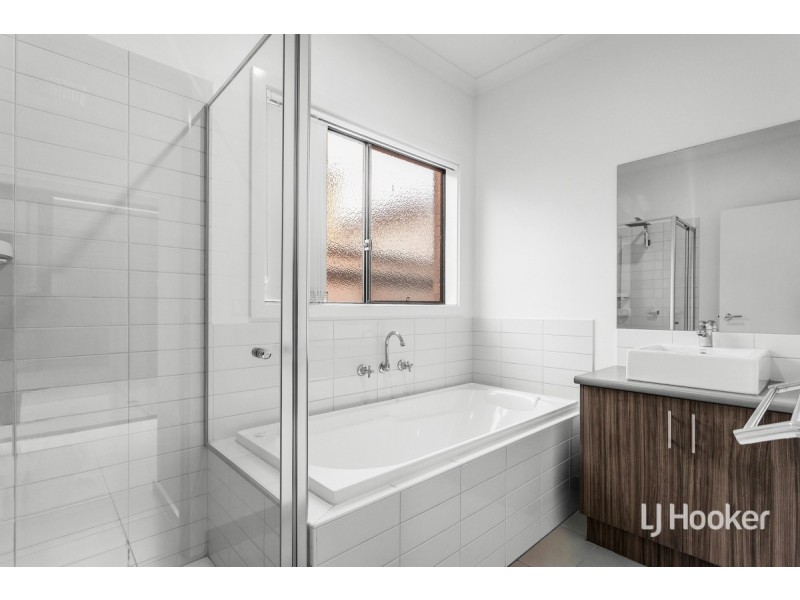 1/3 Santander Crescent, Point Cook VIC 3030