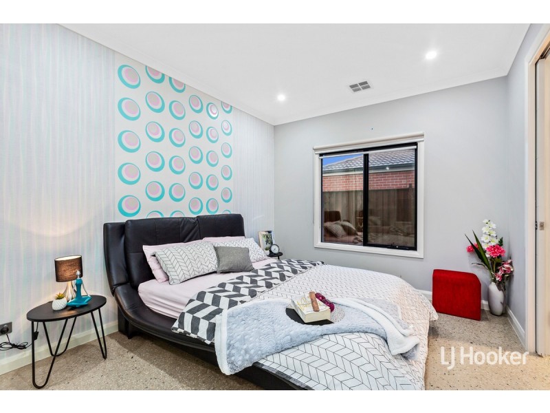 35 Pennsylvania Crescent, Point Cook VIC 3030