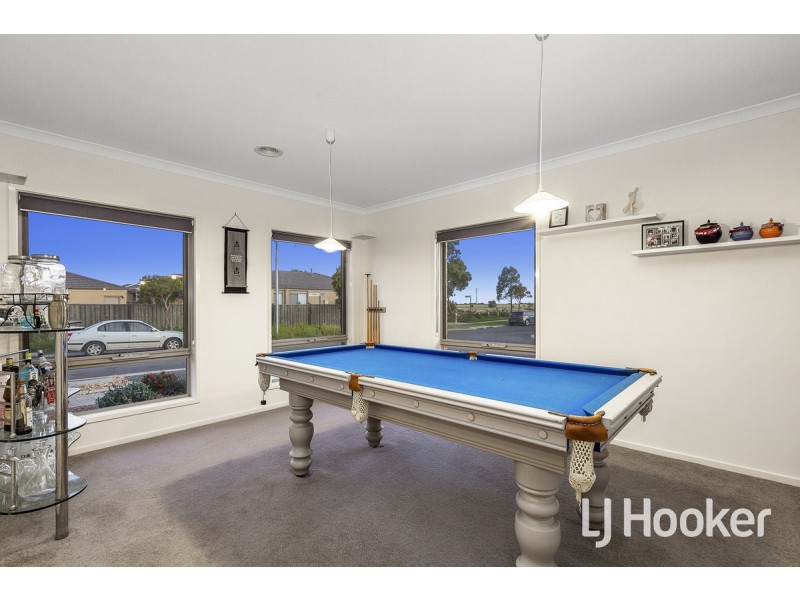 18 Silverbay Avenue, Point Cook VIC 3030