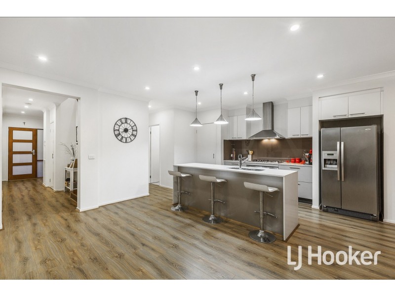 18 Silverbay Avenue, Point Cook VIC 3030