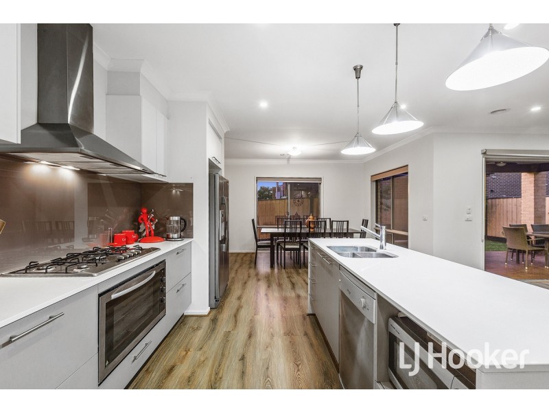 18 Silverbay Avenue, Point Cook VIC 3030