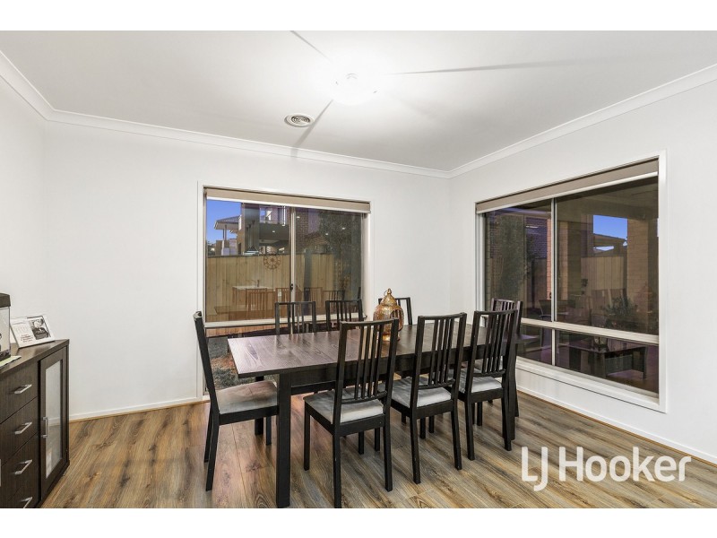 18 Silverbay Avenue, Point Cook VIC 3030