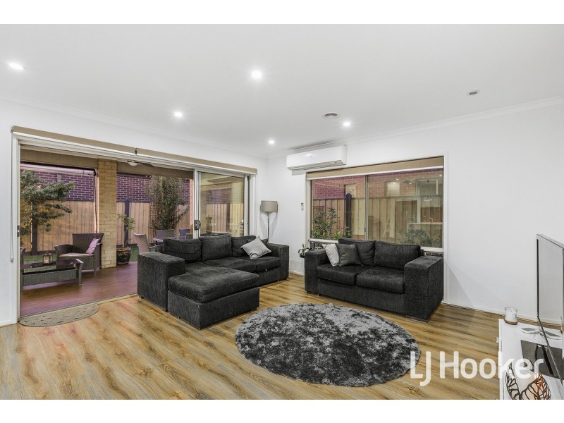 18 Silverbay Avenue, Point Cook VIC 3030