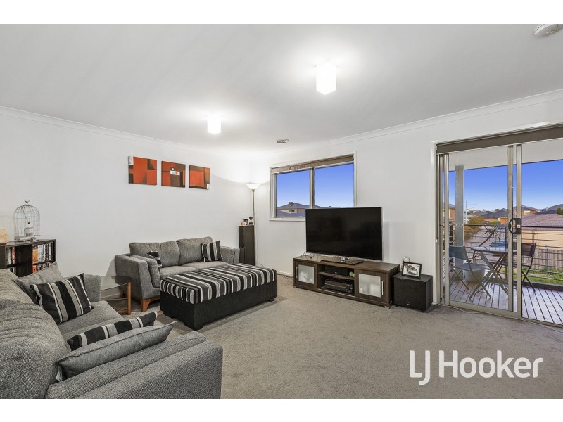 18 Silverbay Avenue, Point Cook VIC 3030