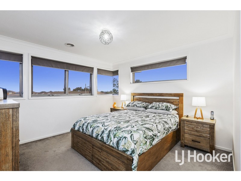 18 Silverbay Avenue, Point Cook VIC 3030