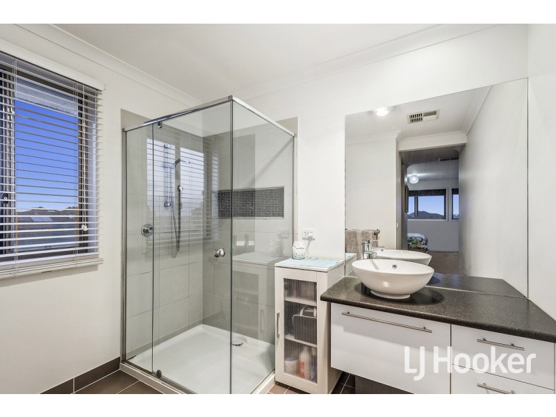 18 Silverbay Avenue, Point Cook VIC 3030