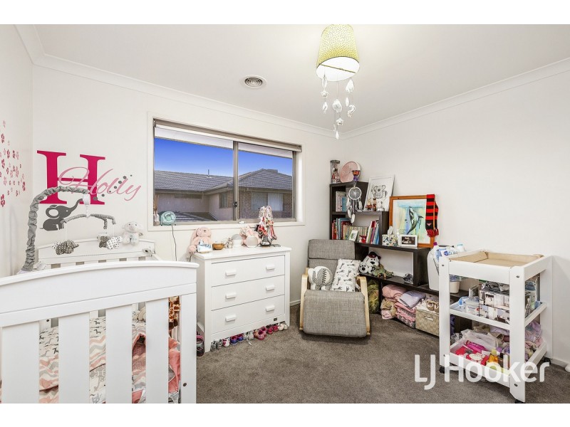 18 Silverbay Avenue, Point Cook VIC 3030