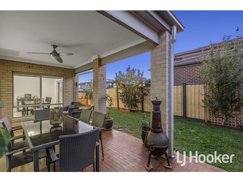 18 Silverbay Avenue, Point Cook VIC 3030