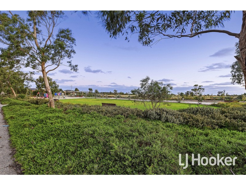 18 Silverbay Avenue, Point Cook VIC 3030