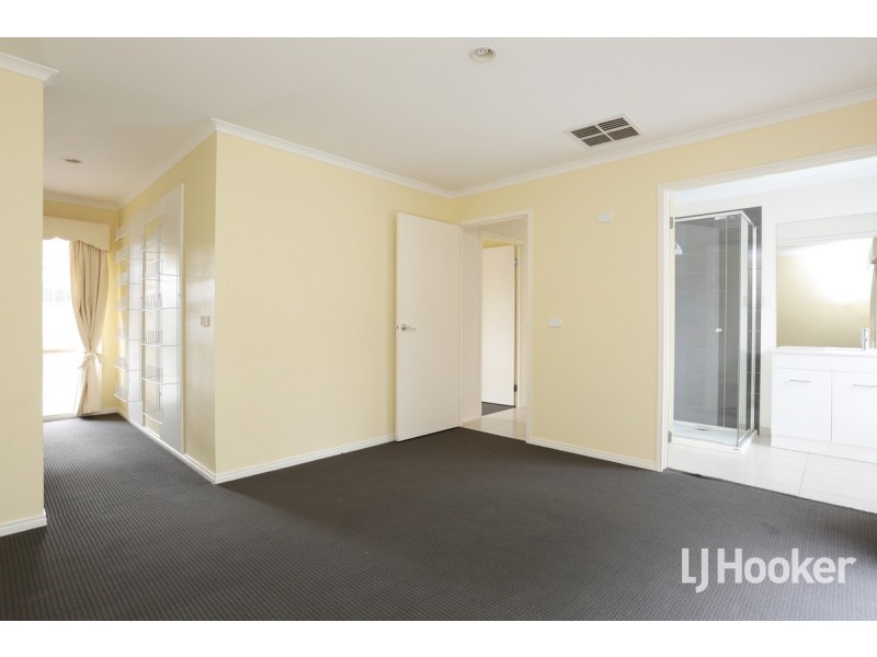 9 Beaumont Drive, Point Cook VIC 3030