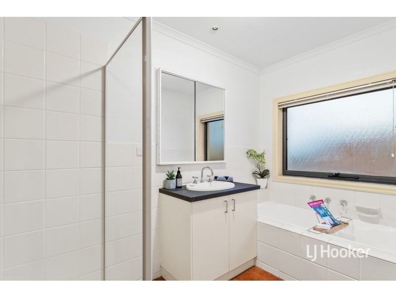 2 Truganina Avenue, Seabrook VIC 3028