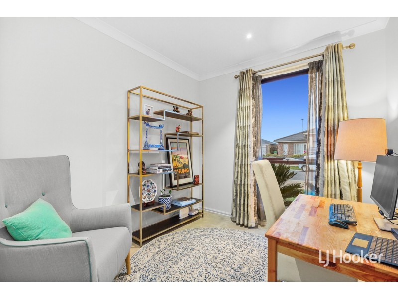 27 Haslewood Street, Point Cook VIC 3030