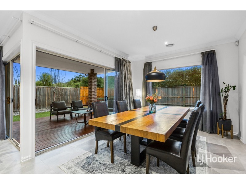 27 Haslewood Street, Point Cook VIC 3030