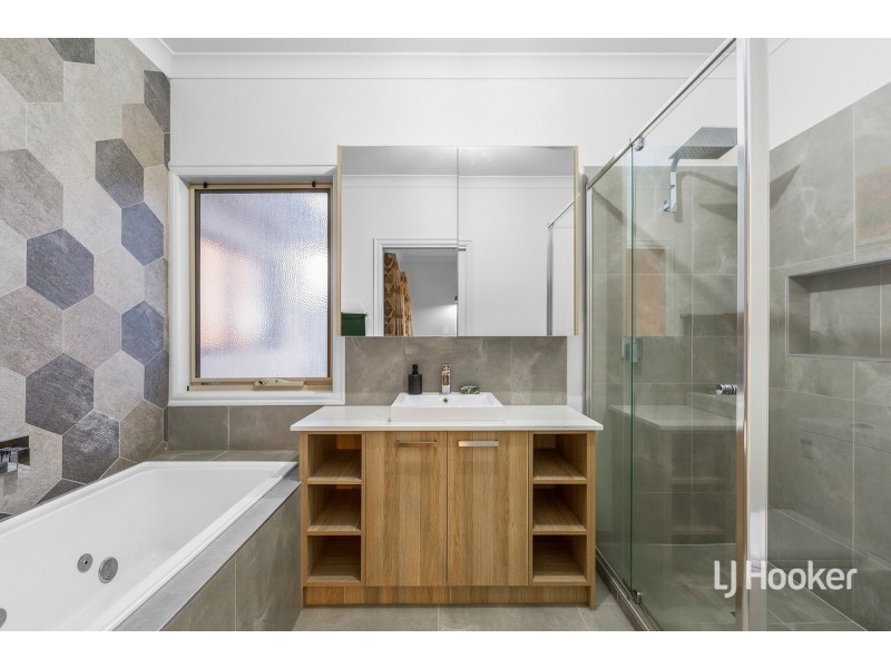 27 Haslewood Street, Point Cook VIC 3030