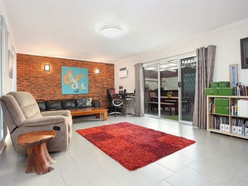 33 Oakdene Grove, Altona Meadows VIC 3028