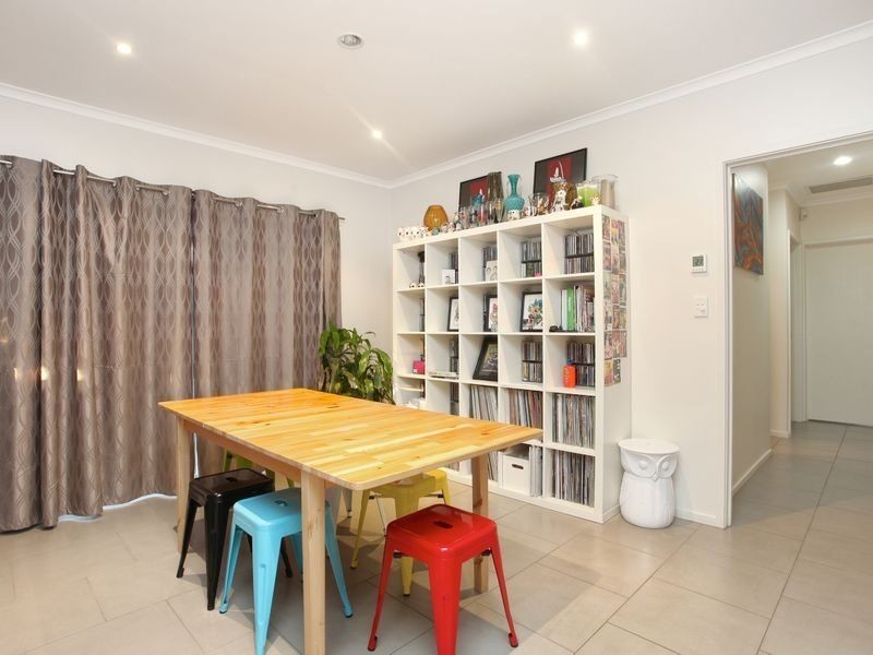 33 Oakdene Grove, Altona Meadows VIC 3028