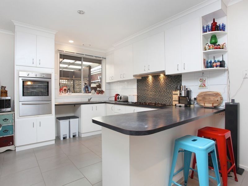 33 Oakdene Grove, Altona Meadows VIC 3028